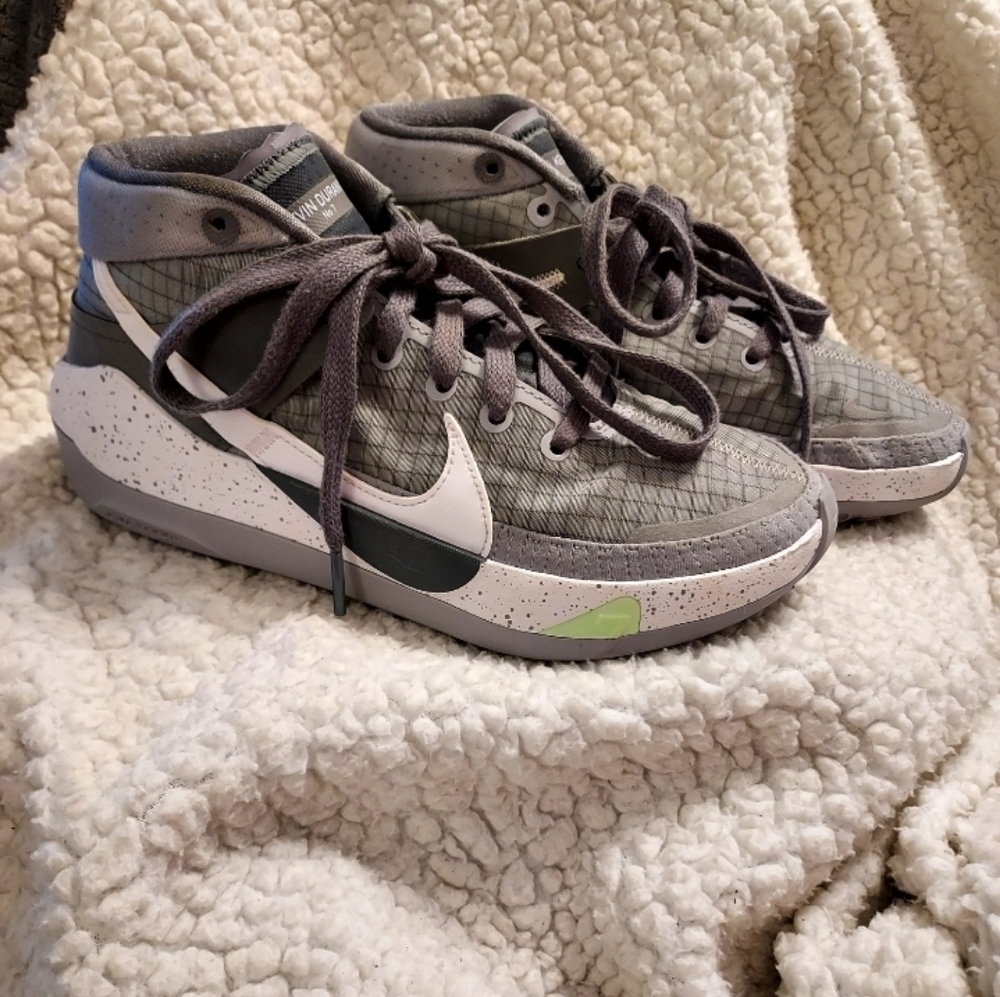 NIKE KD13 TB DURANT BASKETBALL SHOES WOLF GRAY womens Sz 8 Athletic